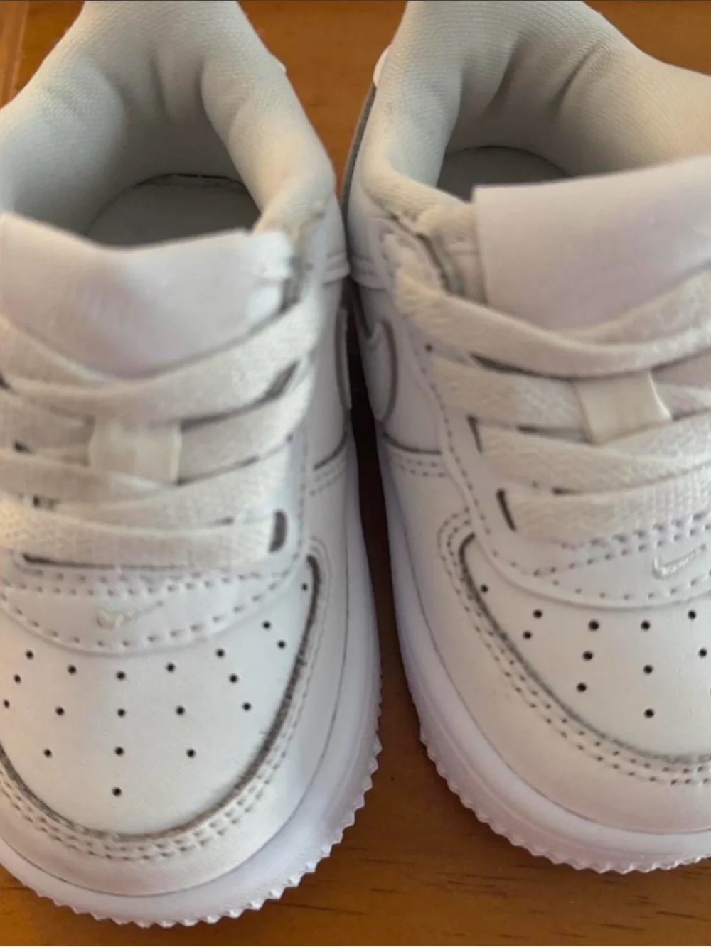 Nike Kids' White Low-Top Sneakers Size 4C Go with The Box